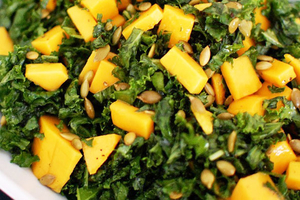 Kale & Mango Salad (via easybrazilianrecipes.com)