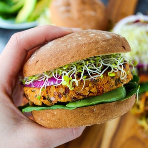 Sundried Tomato Chickpea Burgers (via asaucykitchen.com)