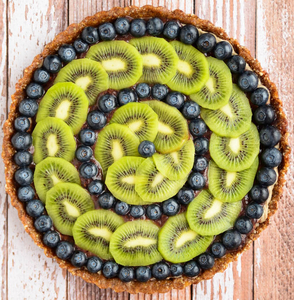 Blueberry and Kiwi Tart (via blissfulbasil.com)