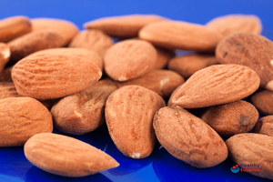 Unblanched Almonds, Organic 1kg (Sussex Wholefoods)