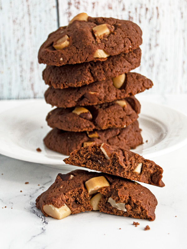 'Milky' Chocolate & Brazil Nut Cookies