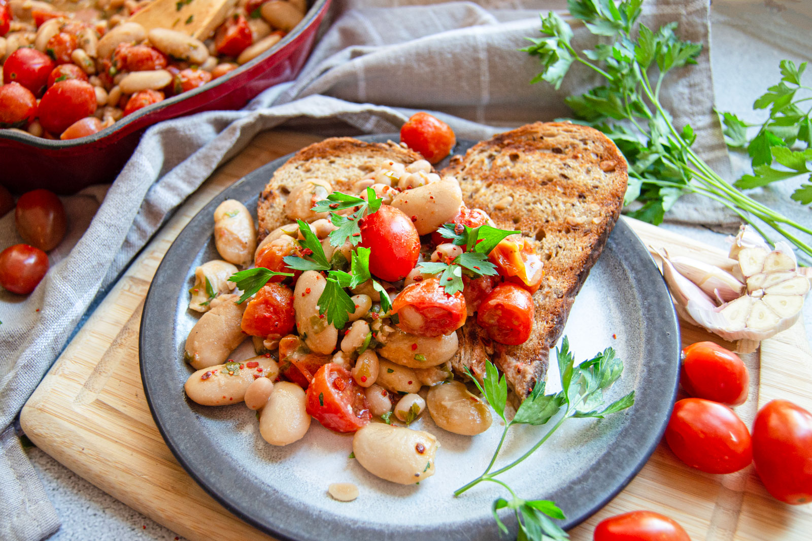 Vegan ”Cheezy” Garlic White Beans