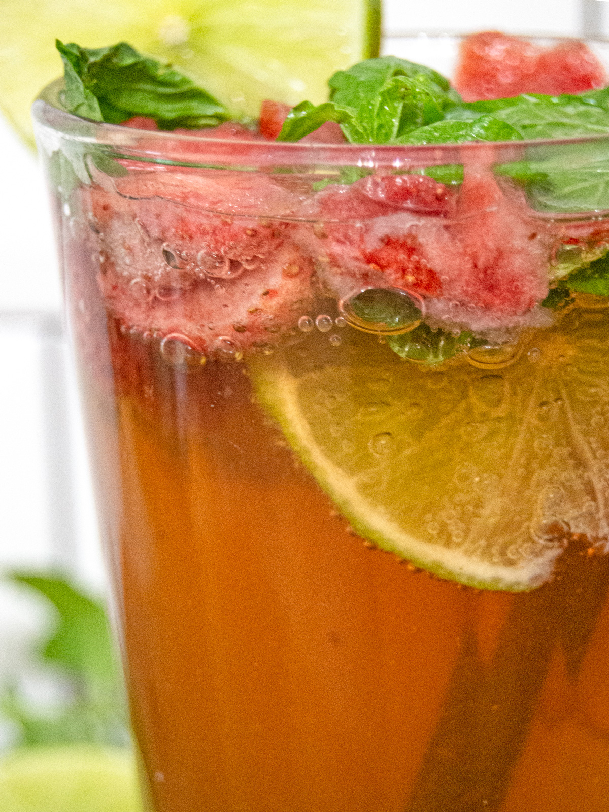 Strawberry, Kombucha and Mint Mojito