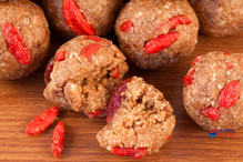 Gingerbread Goji Snack Balls